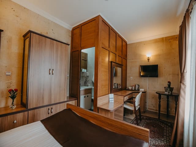 Single Stone Room