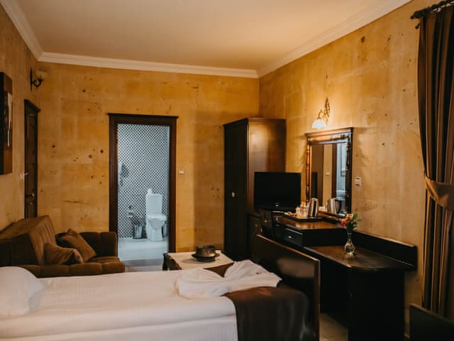 Delüks Üç Kişilik Taş Oda