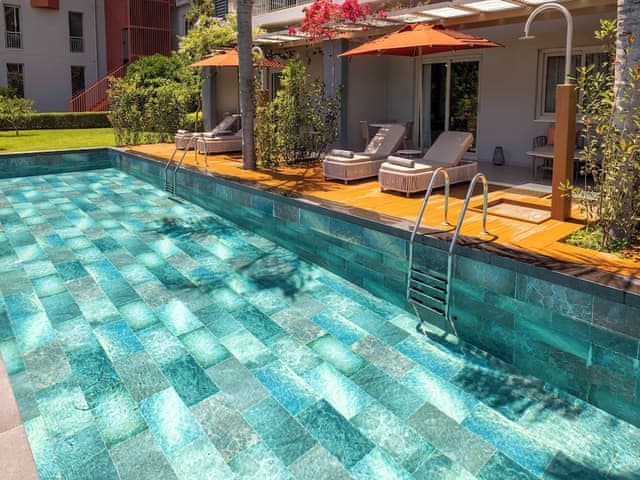 Delüks Süit Havuz Erişimli