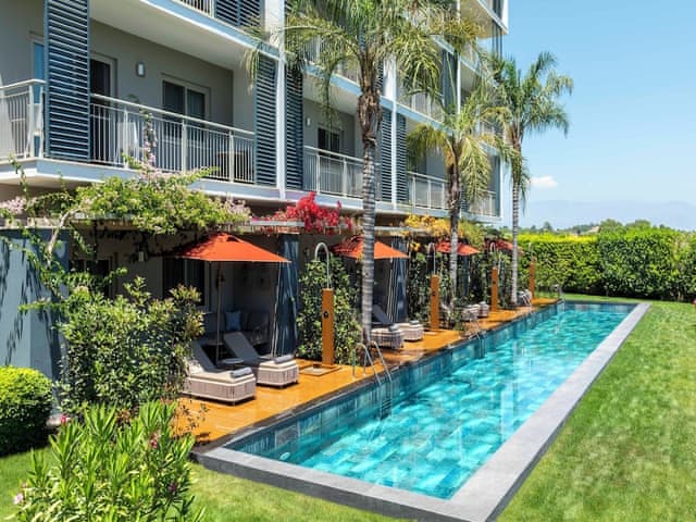 Delüks Süit Havuz Erişimli