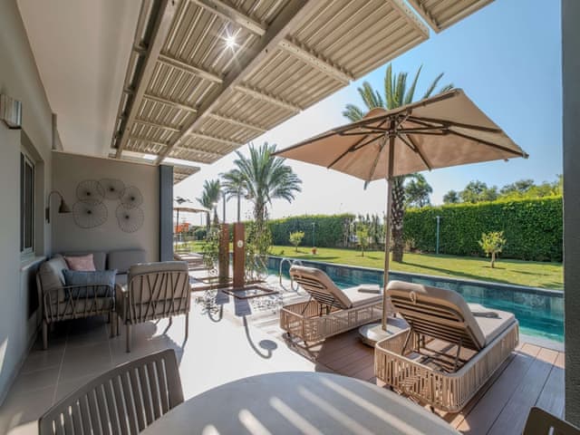 Delüks Süit Havuz Erişimli