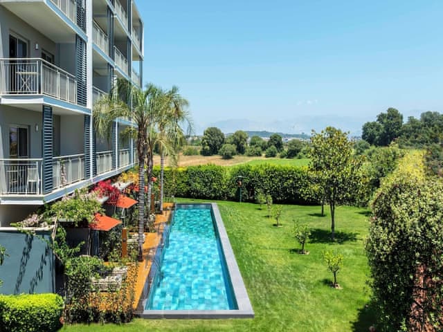 Delüks Süit Havuz Erişimli