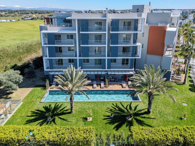 Delüks Süit Havuz Erişimli