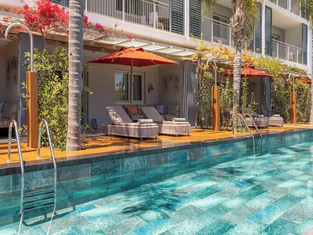 Delüks Süit Havuz Erişimli