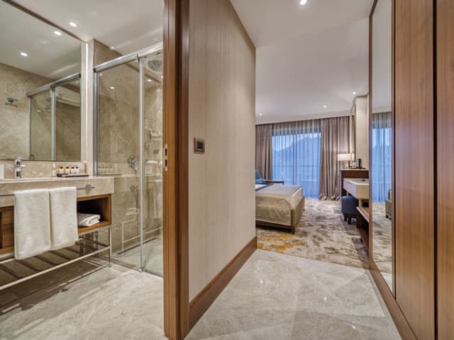 Deluxe Room, 1 King Bed, Garden View