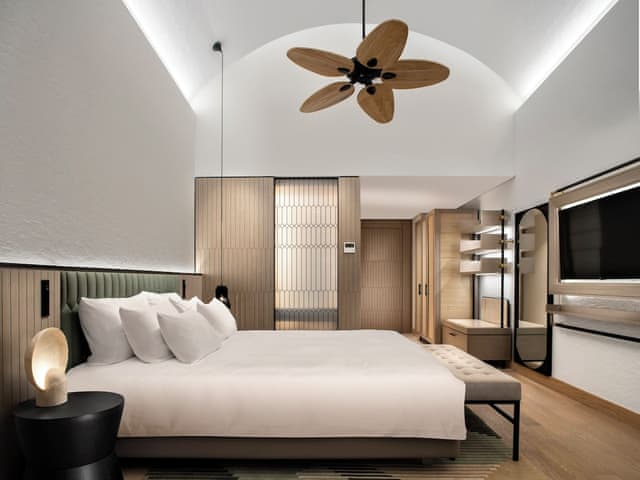 Superior Room (Collection)