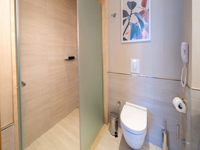 Private Suite Via Pool