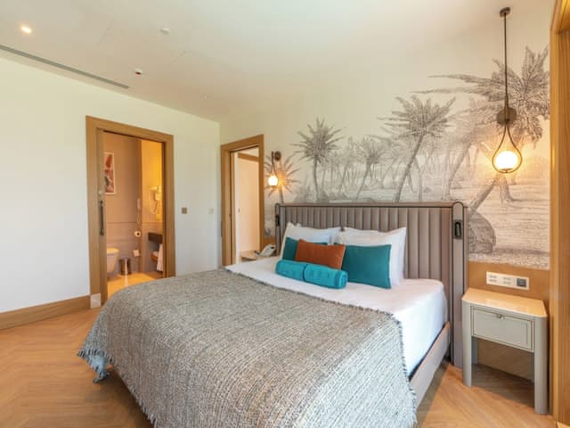 Private Family Suite Via Pool