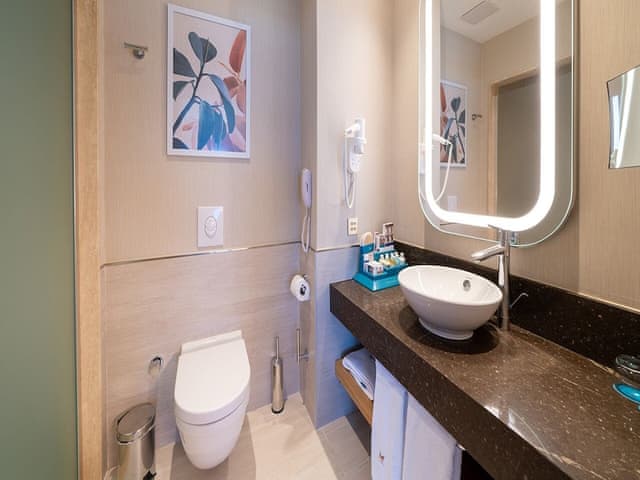 Private Suite Via Pool