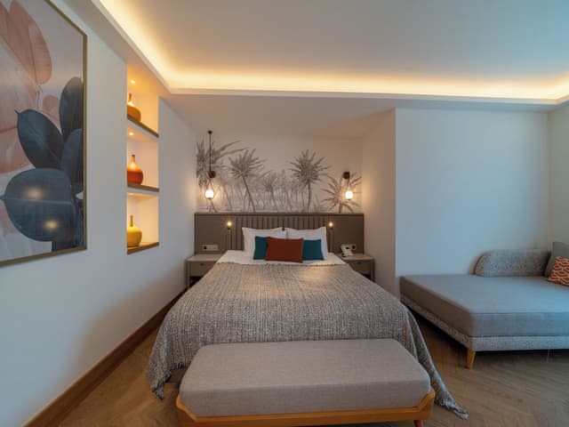 Large Room Pool Acees via Stairs