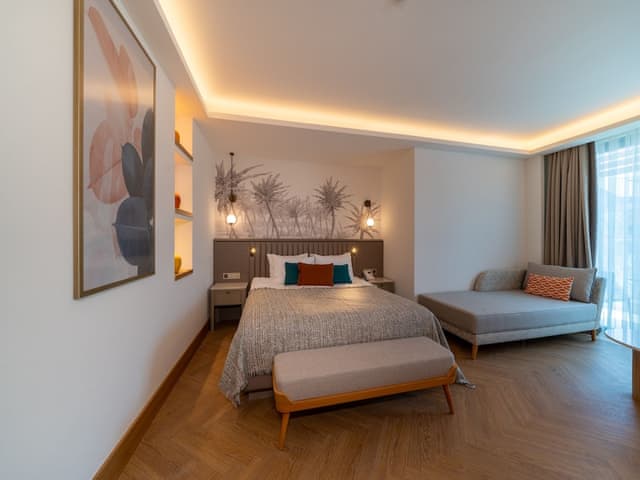 Large Room Pool Direct Access