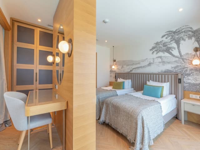 Private Family Suite Via Pool