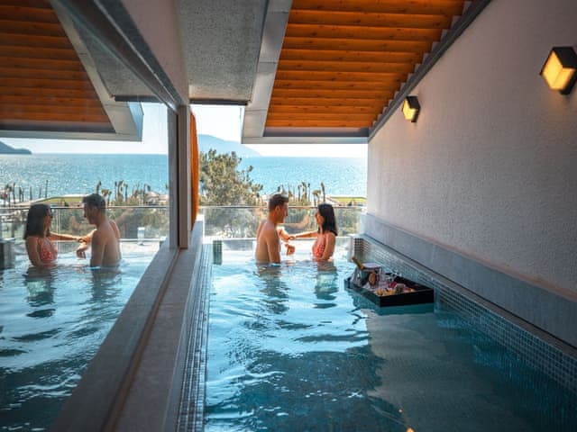 Private Suite Via Pool