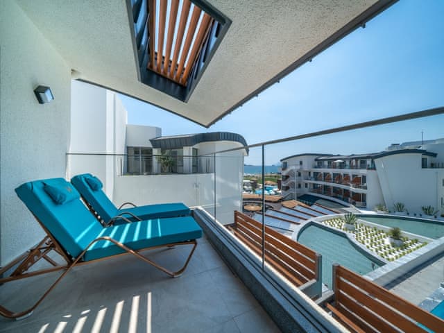 Family Room Pool Access via Stairs