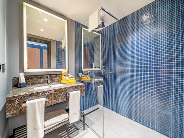 DELUXE ROOF ROOM SEA VIEW