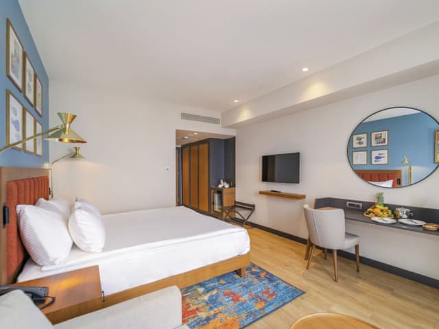 Deluxe Room Land View