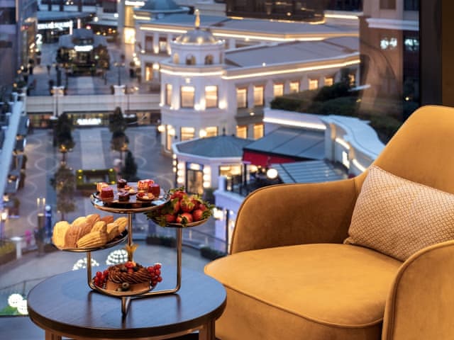 Premier Square View King