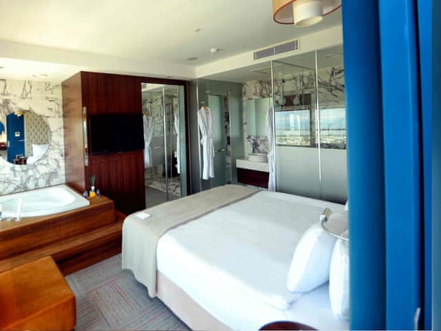 Executive Suite, 1 King Bed, Sea View
