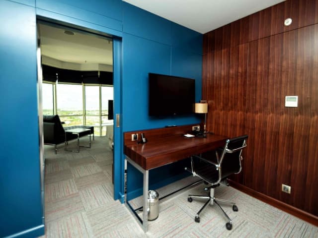 Suite, 1 King Bed, Sea View, Corner (nonsmoking)