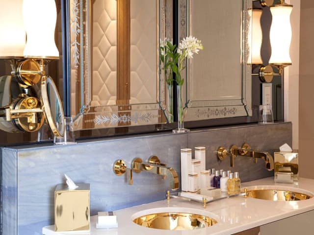 Corner Suite with Bosphorus View Lounge Access