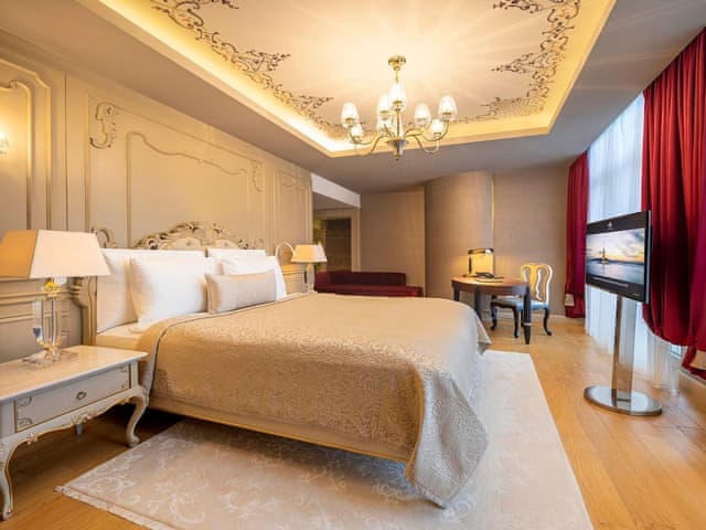 Luxury Suite With City View and Lounge A