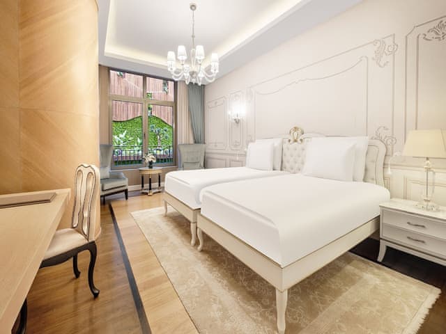 Deluxe Evergreen Room