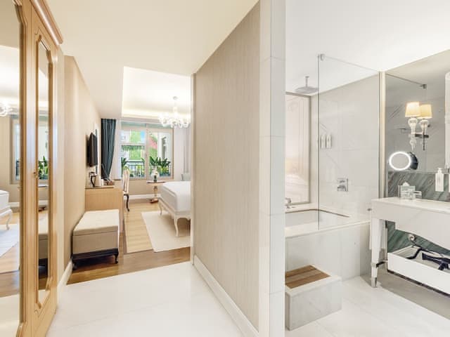 Superior Evergreen Room