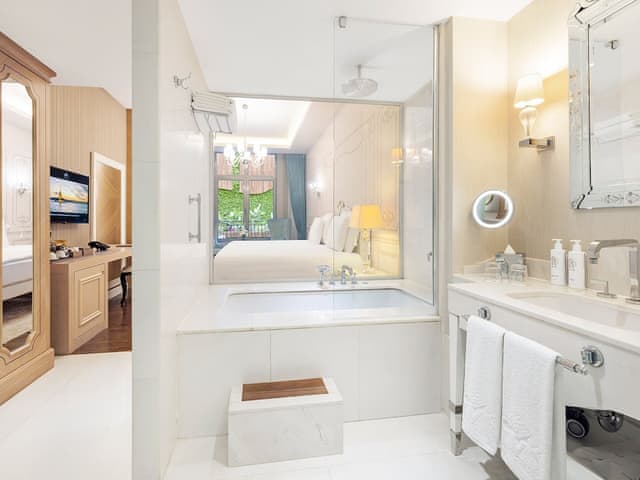 Deluxe Evergreen Room