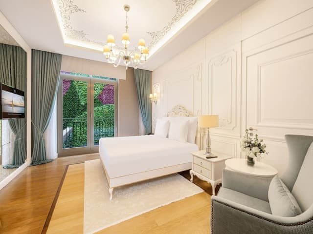 Deluxe Evergreen Room