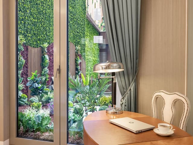 Deluxe Evergreen Room