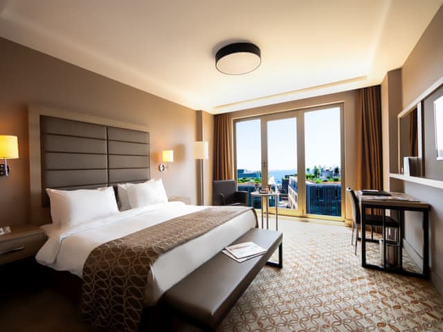 Superior Room, Partial Sea View