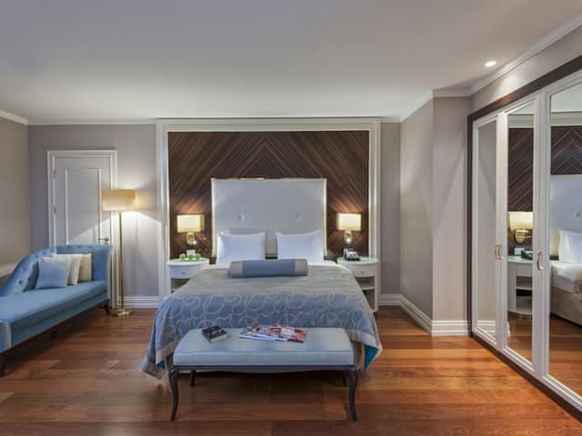 Junior Suite with Queen Size Bed