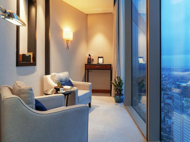 Executive Room, 1 King Bed, Corner