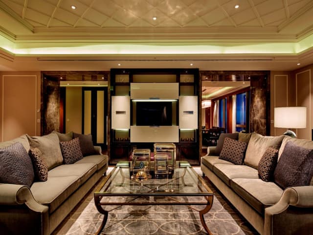 Premium Suite (Ambassador, Lounge Access)