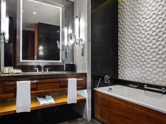 Deluxe Room, 1 King Bed, Sea View