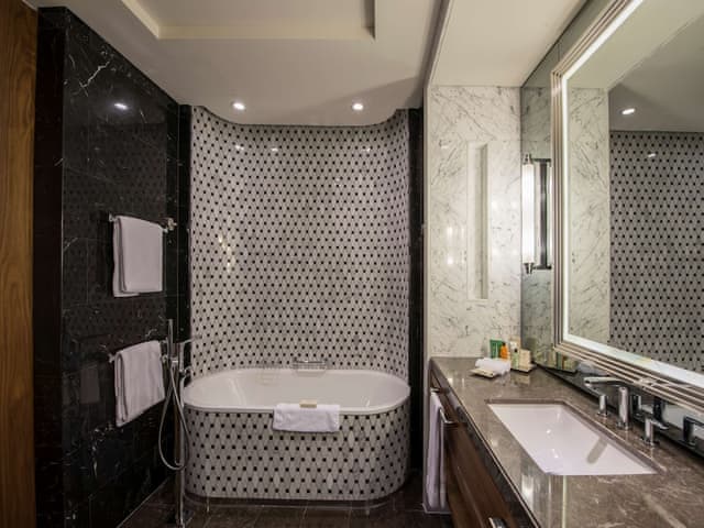 Executive Room, 1 King Bed, Corner