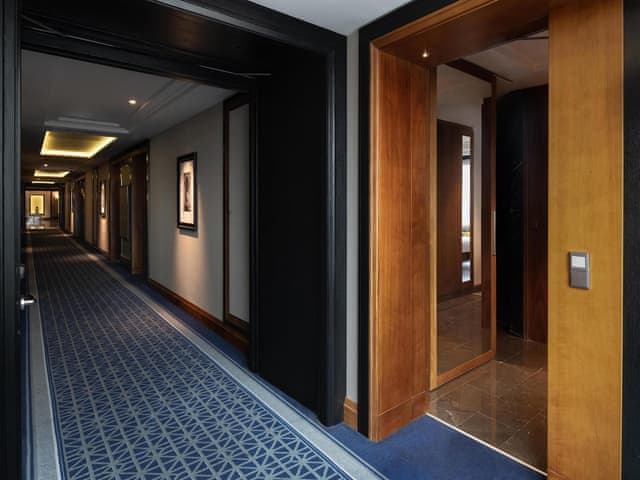 Family Room, Connecting Rooms
