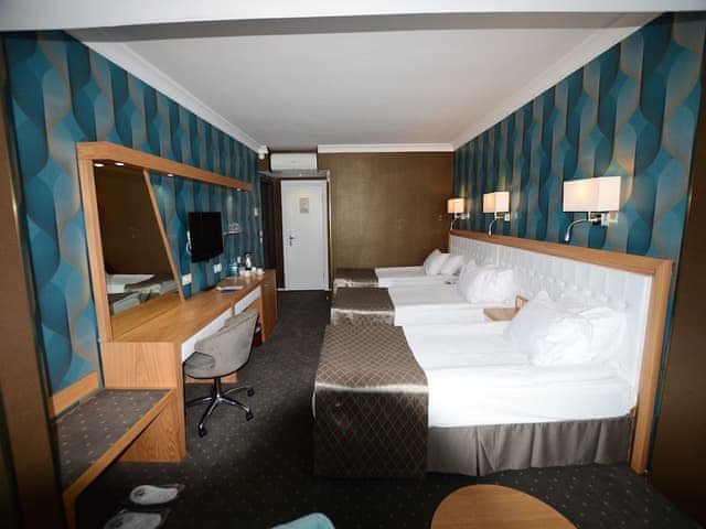 Delüks Üç Kişilik Oda