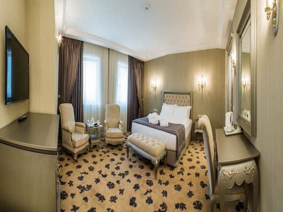 Grand Deluxe Single Room