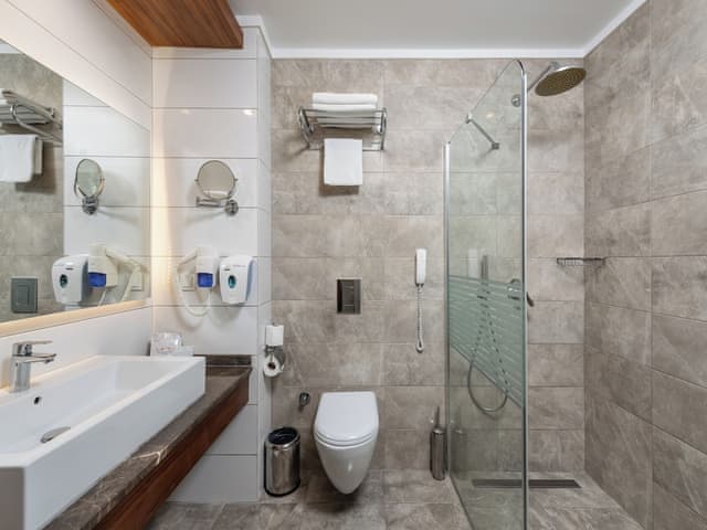 Standart Çift Kişilik Oda (Kara manzaralı)