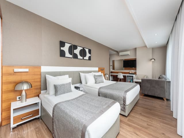 Family Room (for 5 Person)
