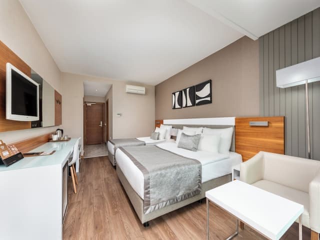 Standart Çift Kişilik Oda (Kara manzaralı)