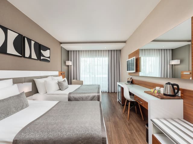 Standart Çift Kişilik Oda (Kara manzaralı)