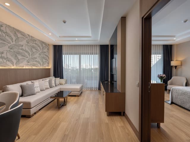 Family Swim UP Suite