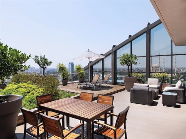 Deluxe Suite, 1 King Bed, Terrace