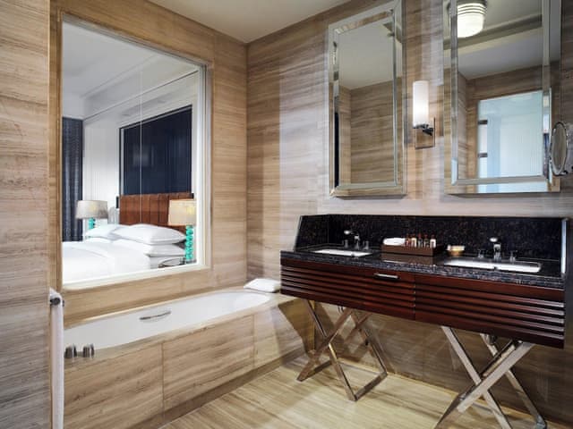 Deluxe Suite, 1 King Bed, Terrace
