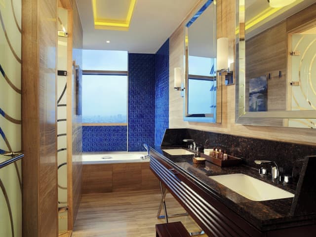Executive Suite, 1 King Bed, River View