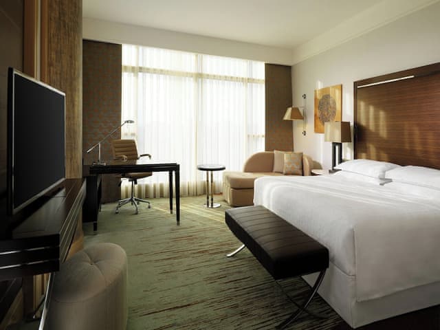 Deluxe Room, 1 King Bed, River View