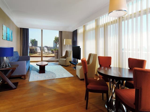 Executive Suite, 1 King Bed, River View