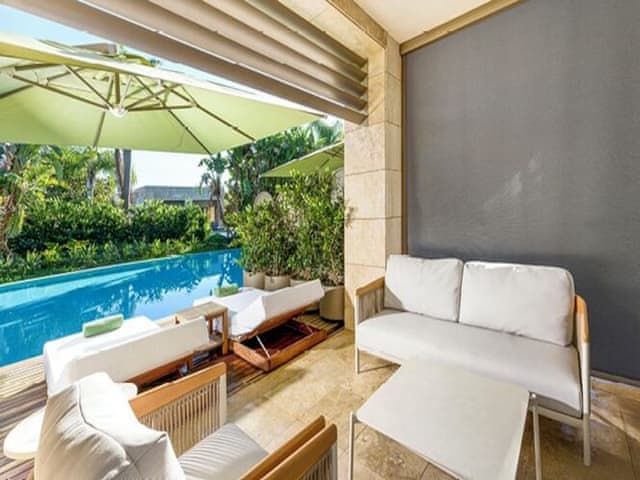 Pearl Pool Room
